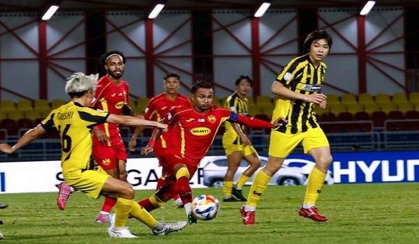 Aksi pemain Selangor FC, Mohamad Faisal Abdul Halim ketika menentang BG Tampines Robers / BERNAMA